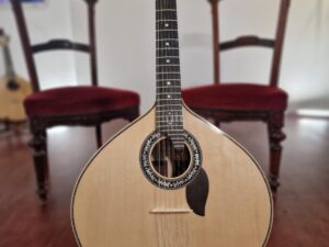 Guitarra Portuguesa Artimúsica modelo de Lisboa Luthier GP73L