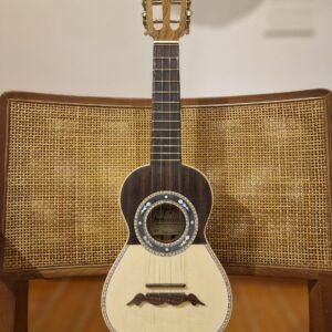Cavaquinho Artimúsica Boca Redonda Meio Luxo CV14C